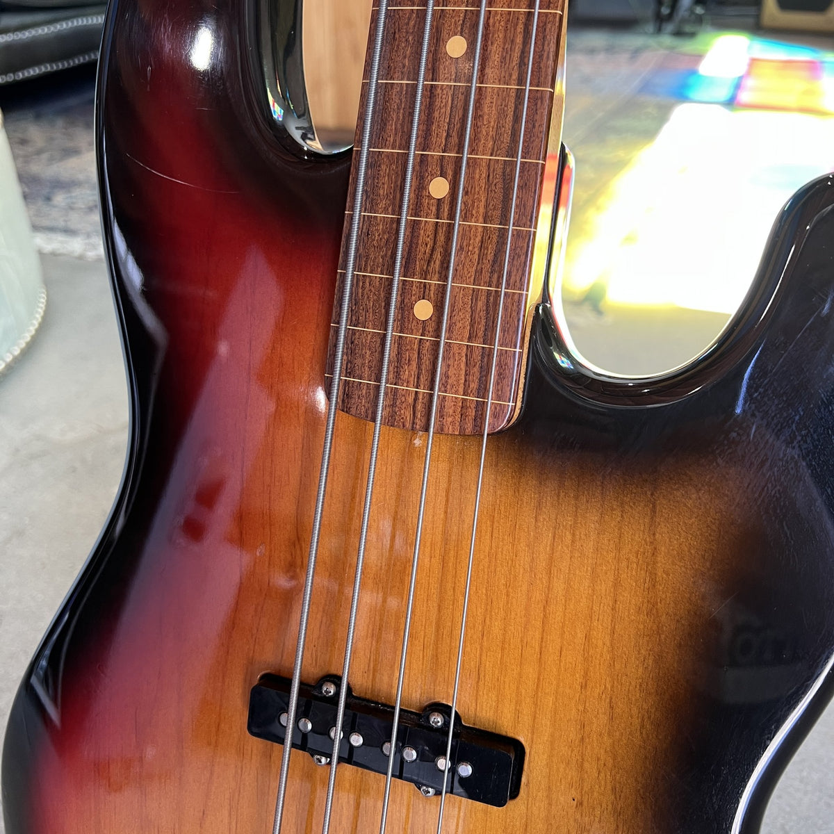Jaco Pastorius Jazz Bass, Fretless, Pau Ferro Fingerboard, 3-Color Sunburst