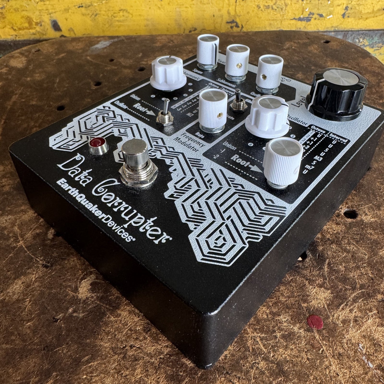 EarthQuaker Devices Corrupter Modulated Monophonic Harmonizing PLL