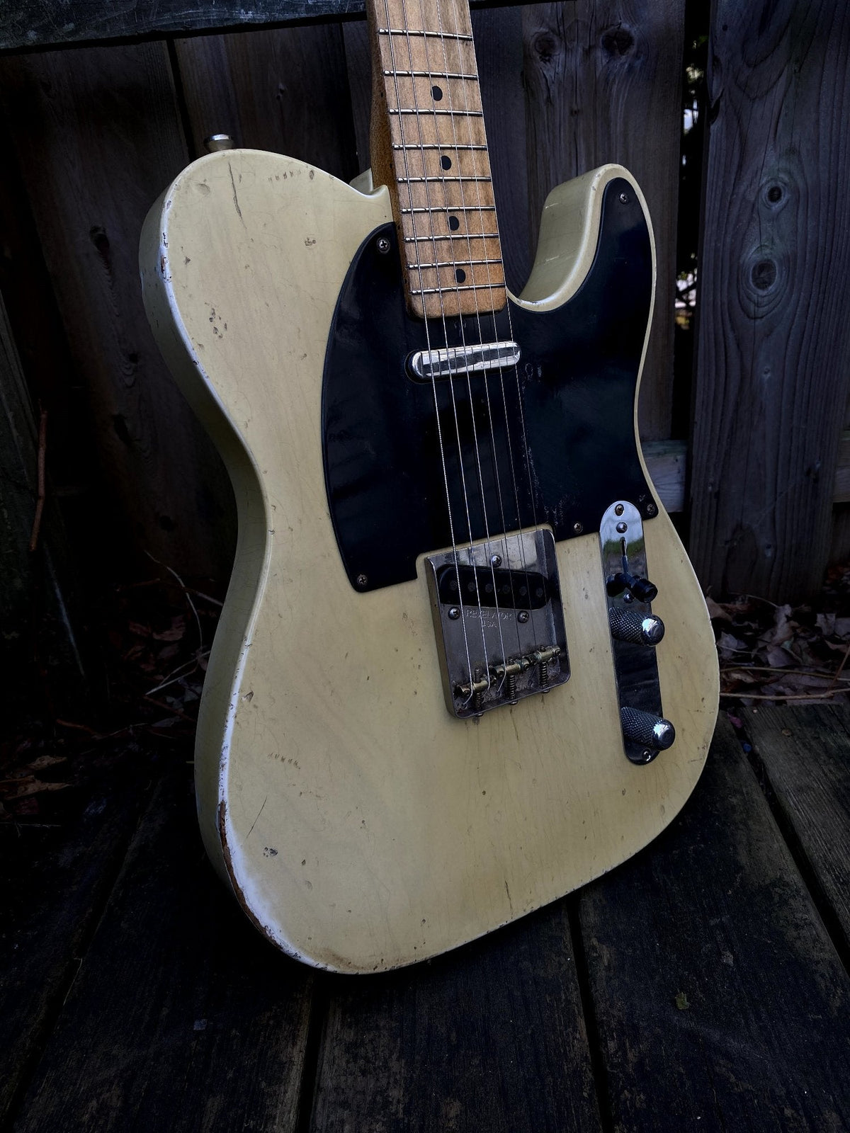 Revelator Guitars - '54 Retrosonic T-Style - Black Guard - Transition Blonde