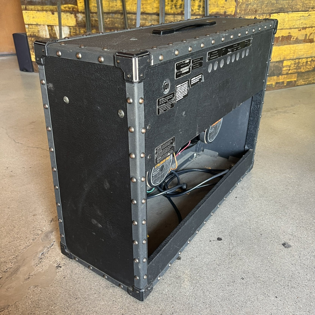 Roland JC-120 Jazz Chorus 2-Channel 120-Watt 2x12" Guitar Combo