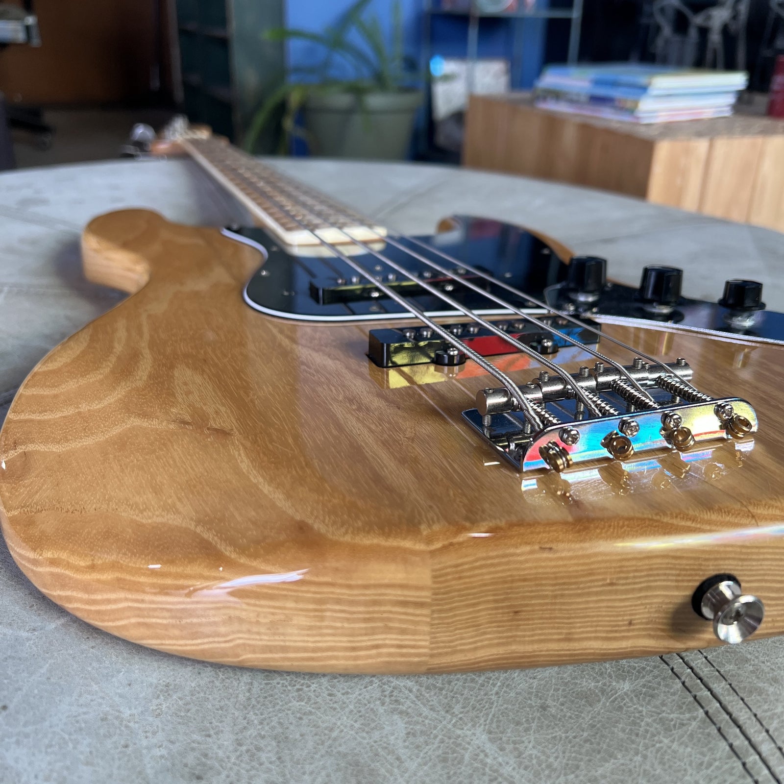 Fender Crafted in Japan (CIJ) 1975 Reissue Jazz Bass (JB75) – Natural Ash with Maple Neck (2004-2005)