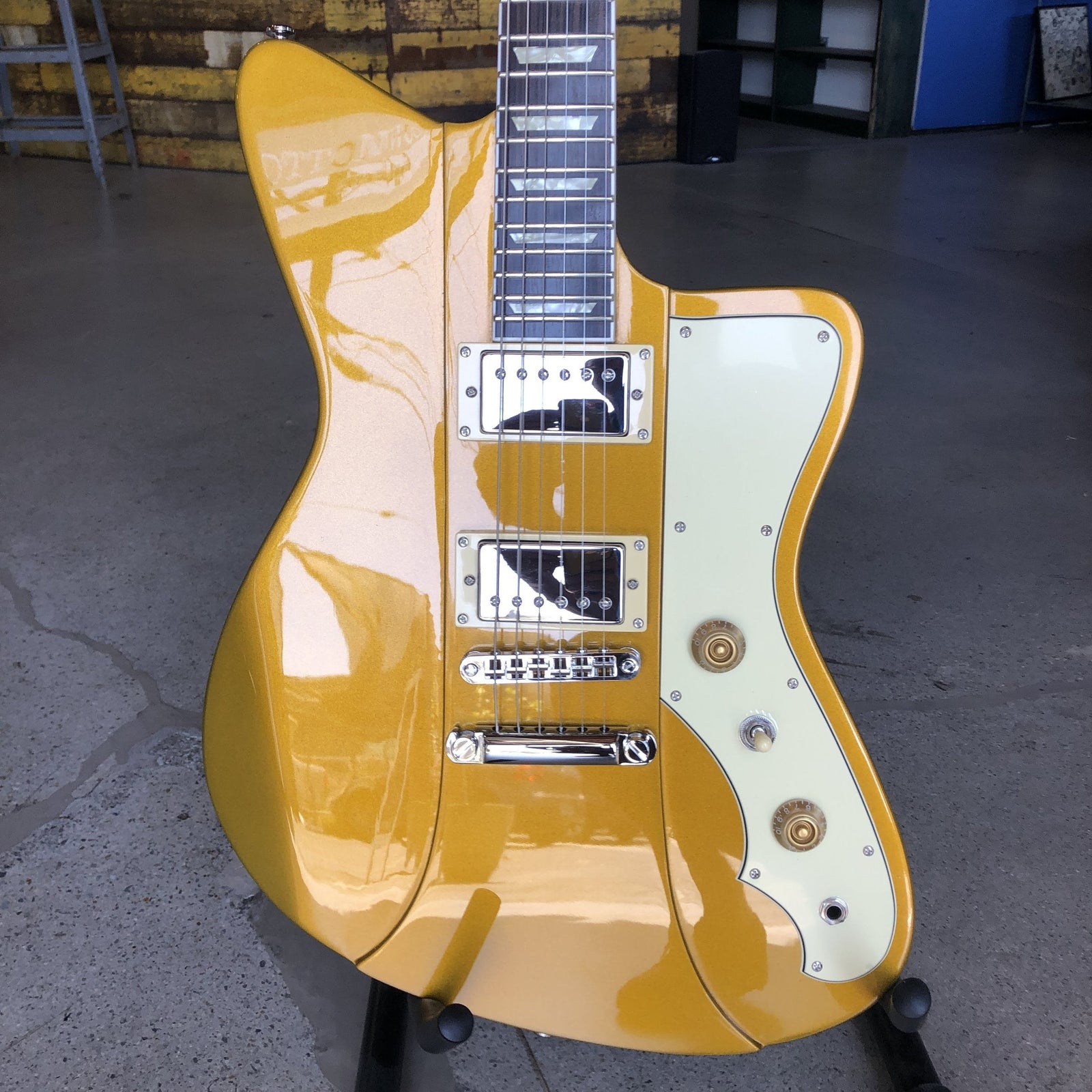 Rivolta Guitars Mondata II HB - Capo Gold
