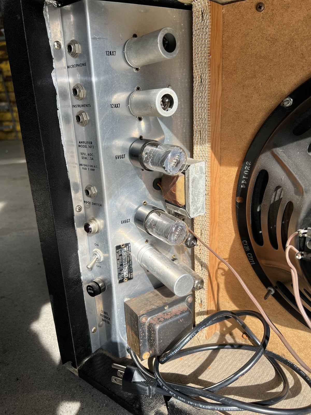 1961 Silvertone 1472 10W Guitar Amplifier