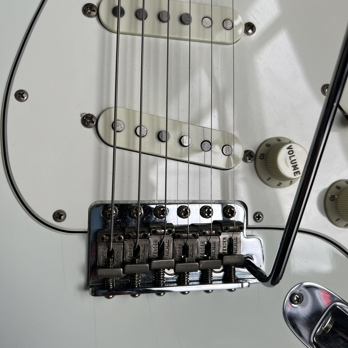 Fender American Vintage '65 Stratocaster, Round-Lam Rosewood Fingerboard, Olympic White