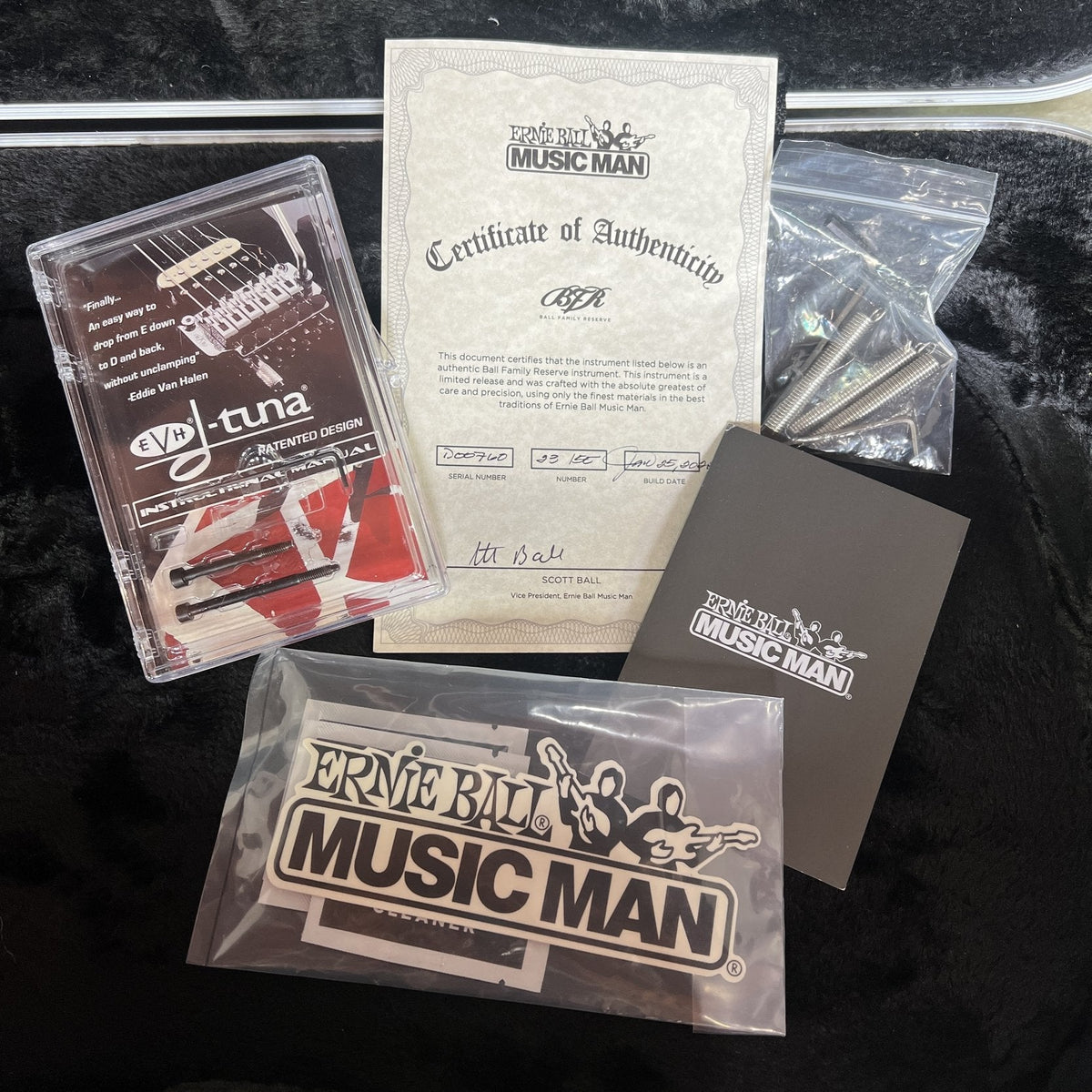 Ernie Ball Family Reserve Music Man Axis Double Trouble - Quilted Translucent Gold