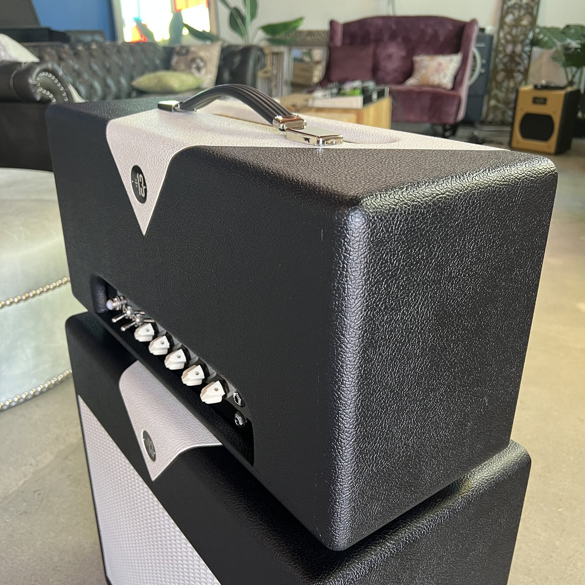 Divided by 13 AMW 39 Head - Black Bronco Tolex / Cream V