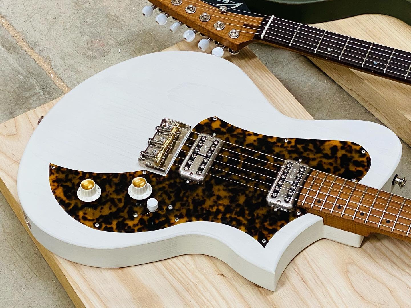 Kauer Guitars Korona - Thermo Pine, Mary Kay - #294