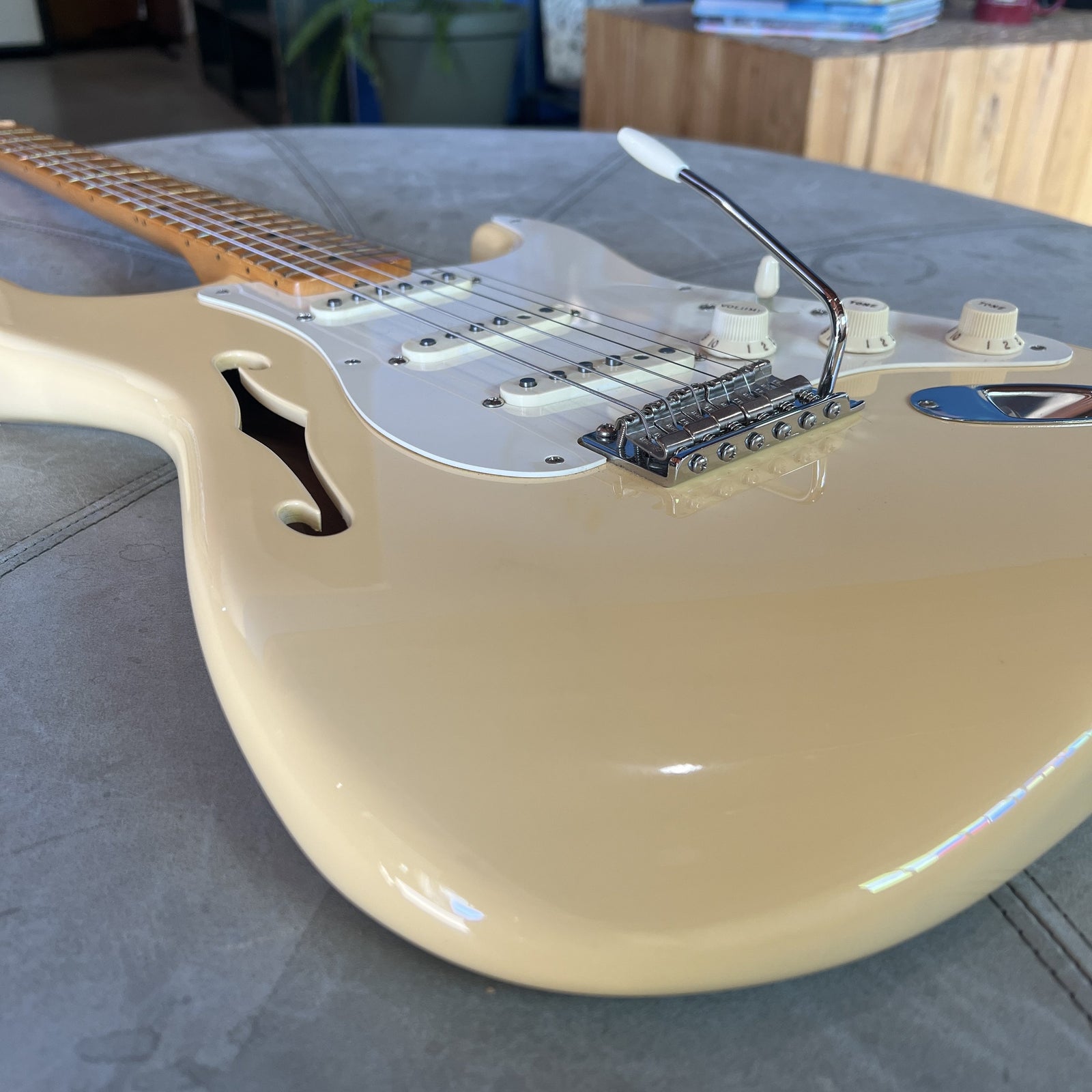 2018 Fender Eric Johnson Signature Stratocaster Thinline - Vintage White