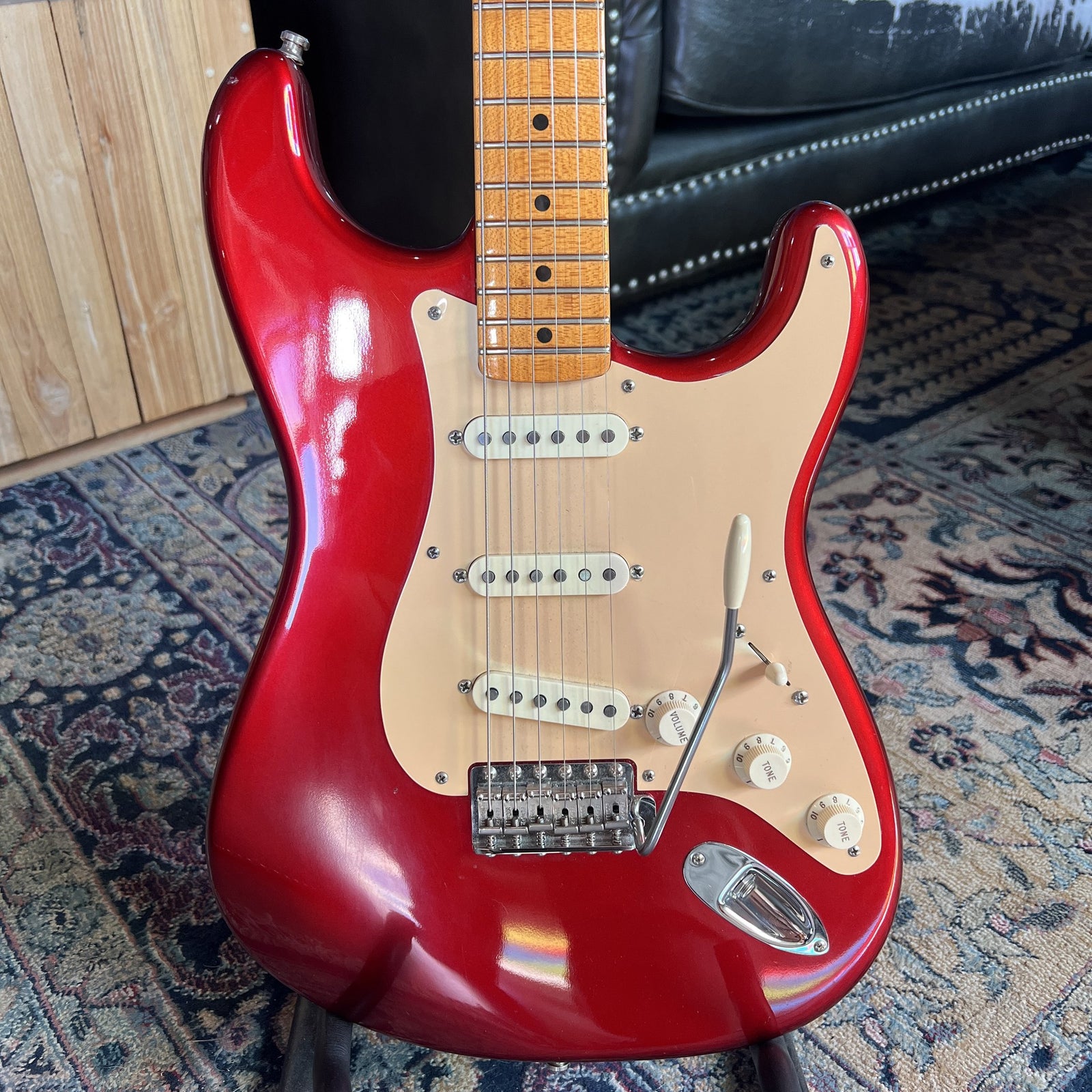 Fender Eric Johnson Stratocaster Candy Apple Red Serial EJ02082 with Blonde Hardshell Case