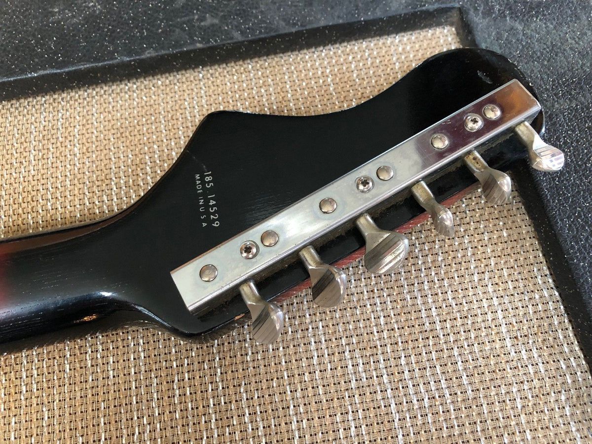 Vintage 1960’s Silvertone 1452 Hornet Guitar in Amp Case