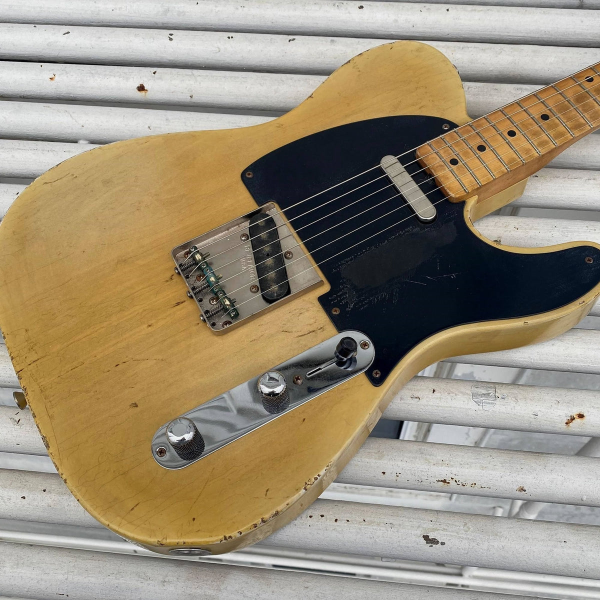 Revelator Guitars - &#39;50s Retrosonic T-Style - Black Guard / Butterscotch Blonde #62145