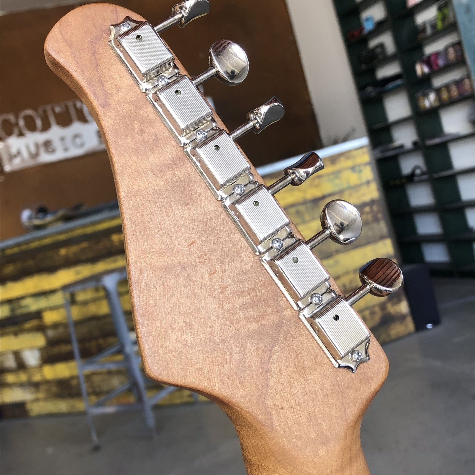 Xotic Guitars California Classic: XSCPRO-2 Aged Series, Olympic White