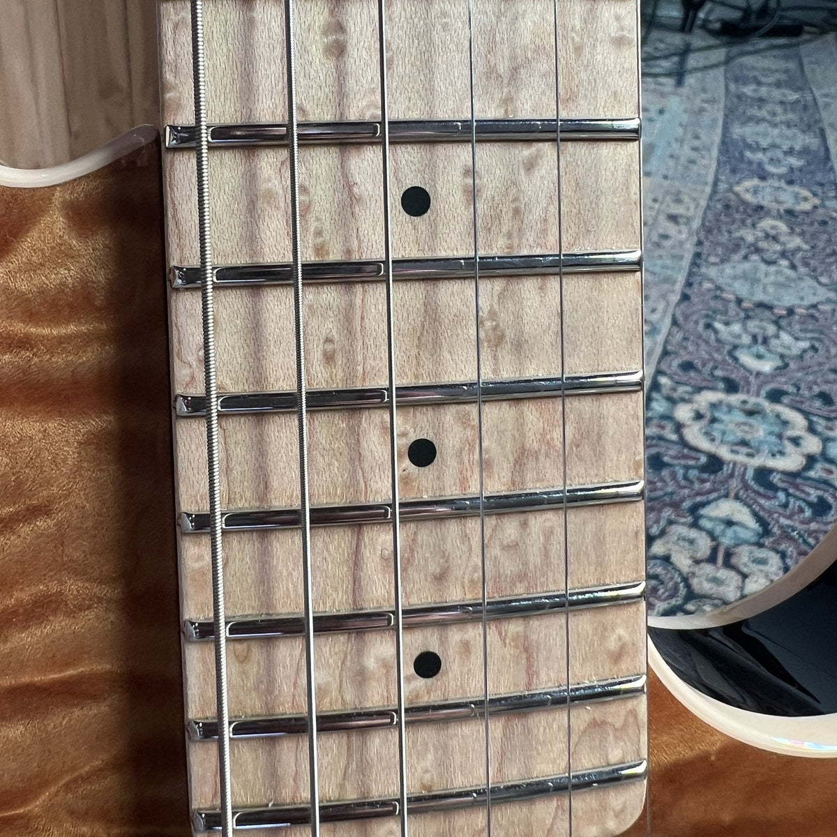Ernie Ball Family Reserve Music Man Axis Double Trouble - Quilted Translucent Gold
