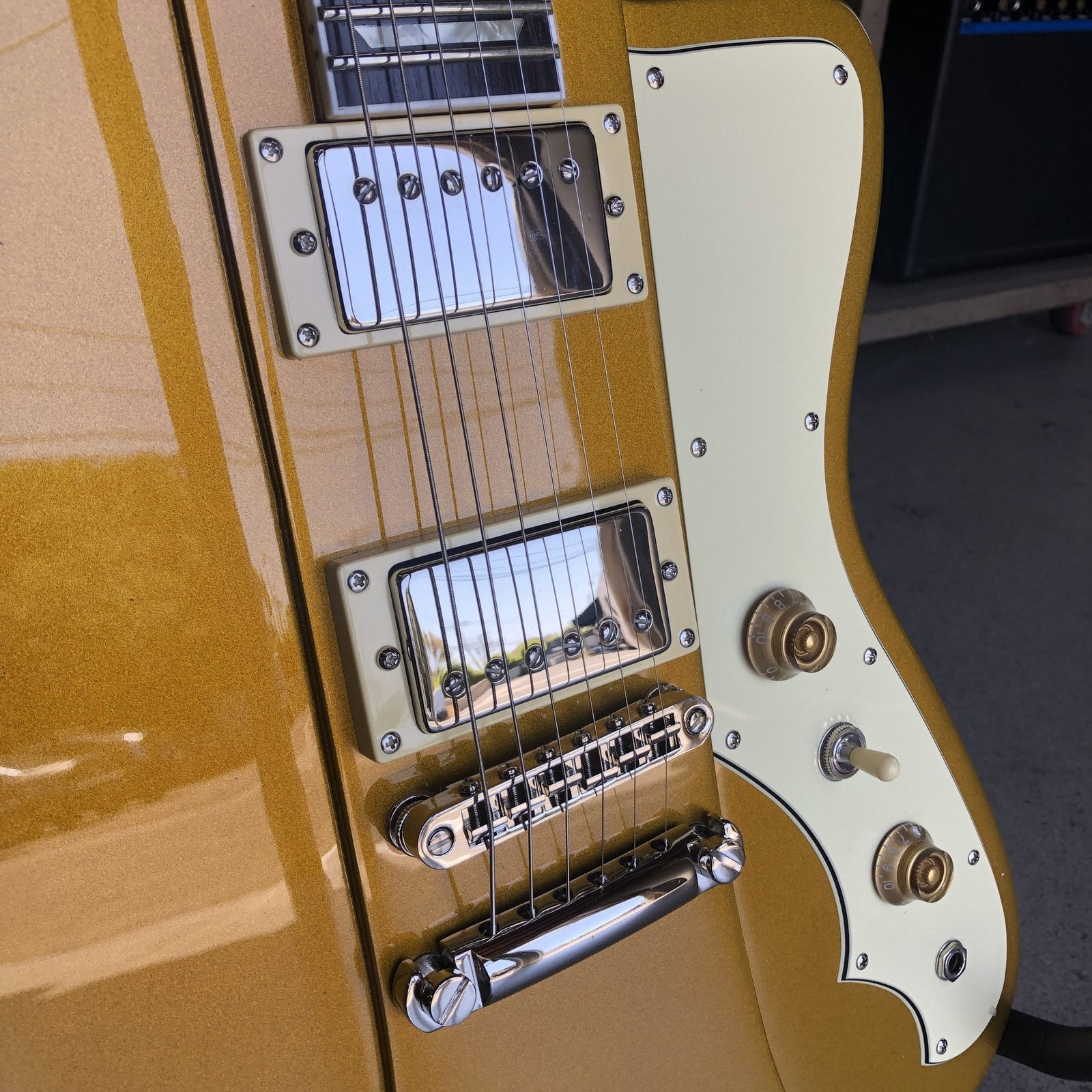 Rivolta Guitars Mondata II HB - Capo Gold