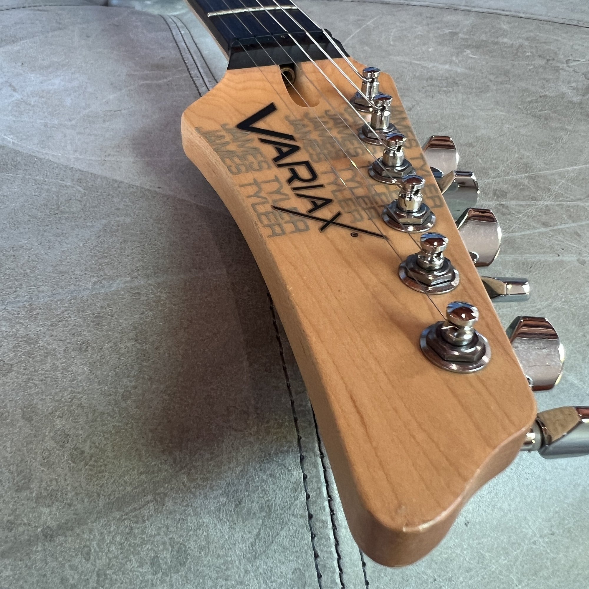 Line 6 JTV-69 James Tyler Variax Modeling Electric Guitar - Lake Placid Blue
