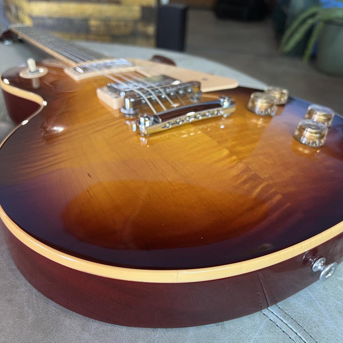 2009 Gibson Les Paul Traditional Figured Maple Top - Very Good Condition