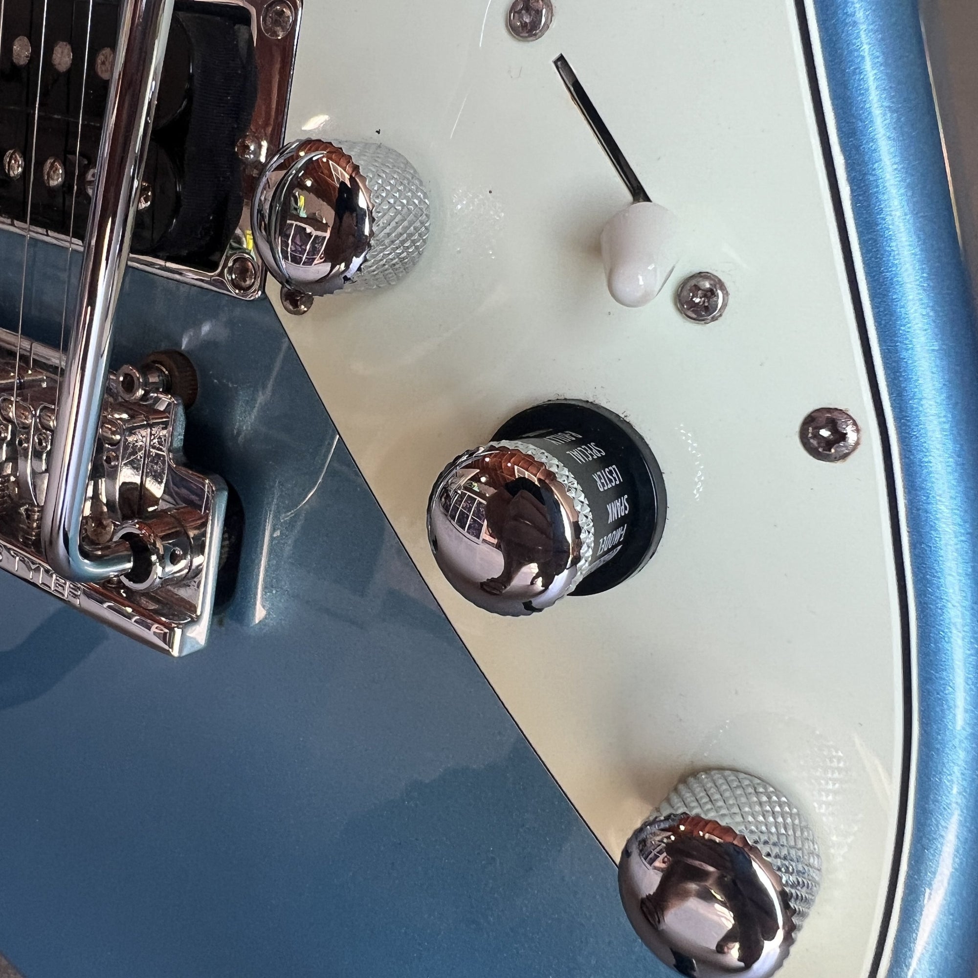 Line 6 JTV-69 James Tyler Variax Modeling Electric Guitar - Lake Placid Blue