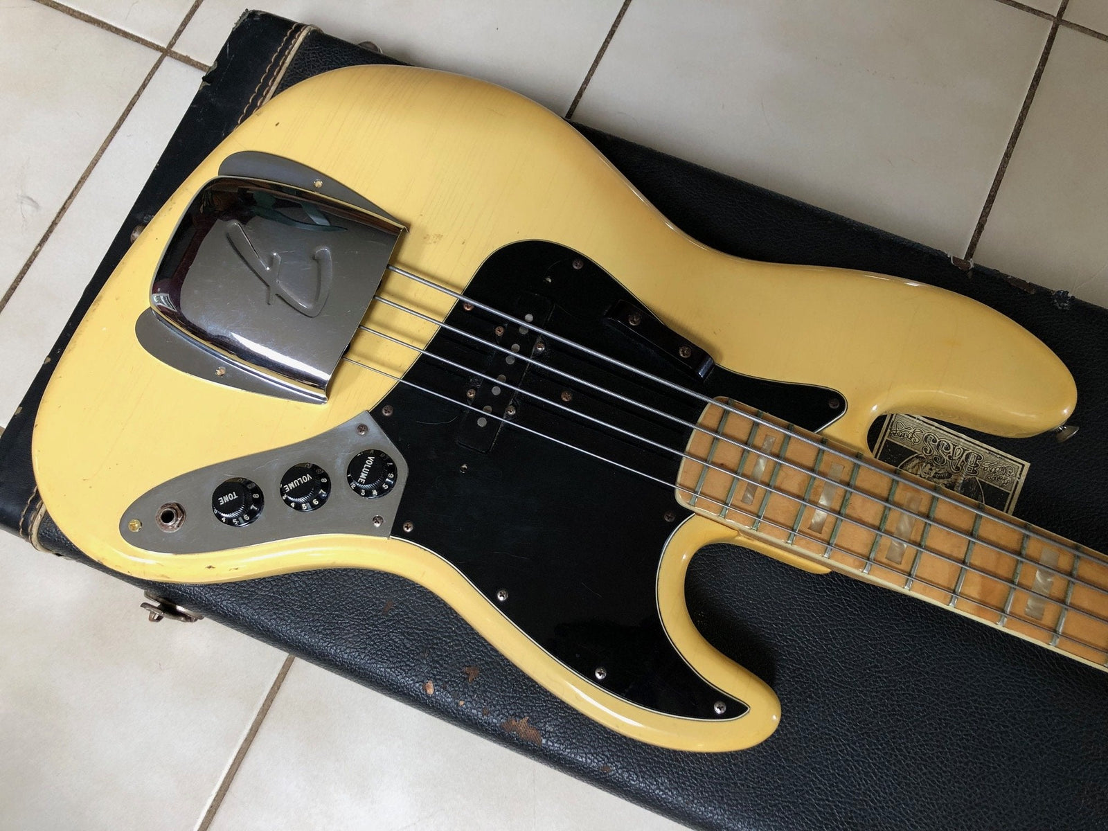 Vintage 1978 Fender Jazz Bass Olympic White with Case