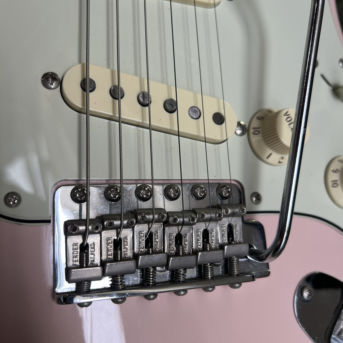 2022 Fender American Original '60s Stratocaster - Shell Pink