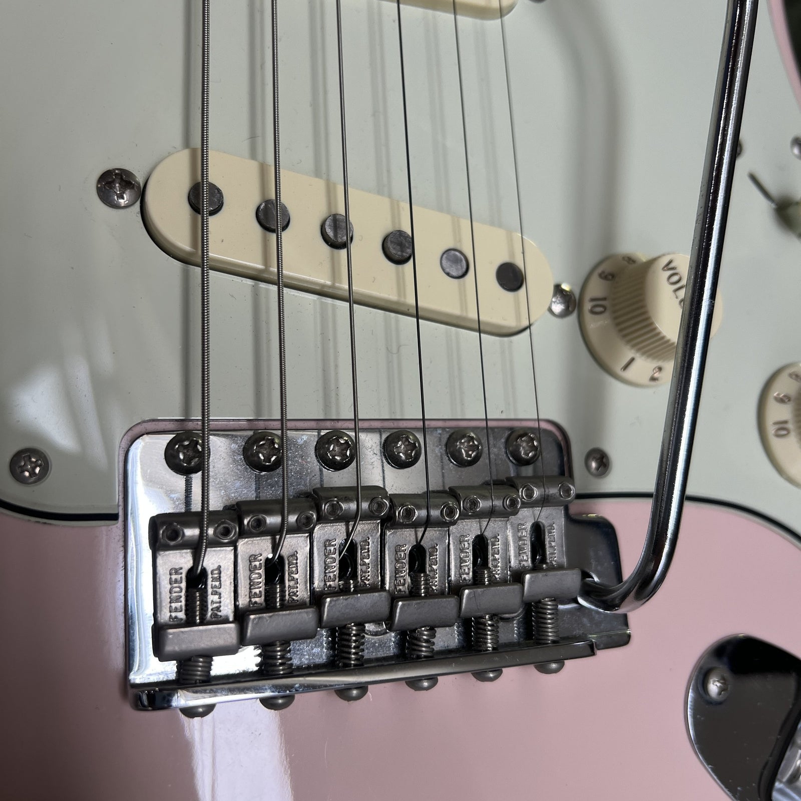 2022 Fender American Original '60s Stratocaster - Shell Pink