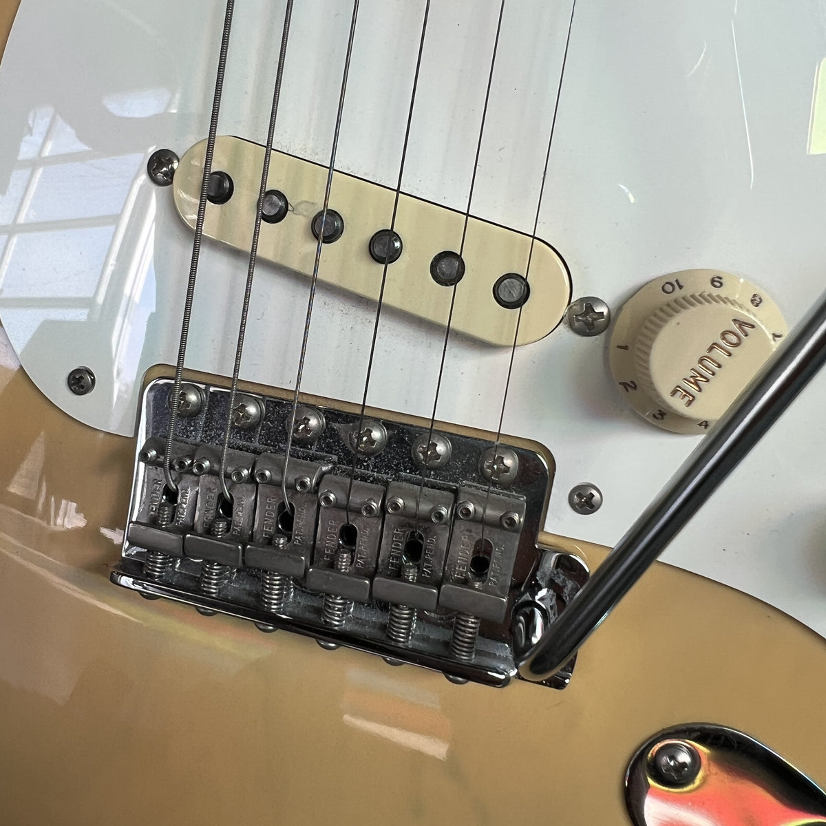 Fender American Vintage II 1957 Stratocaster – Ash Body, Vintage Blonde