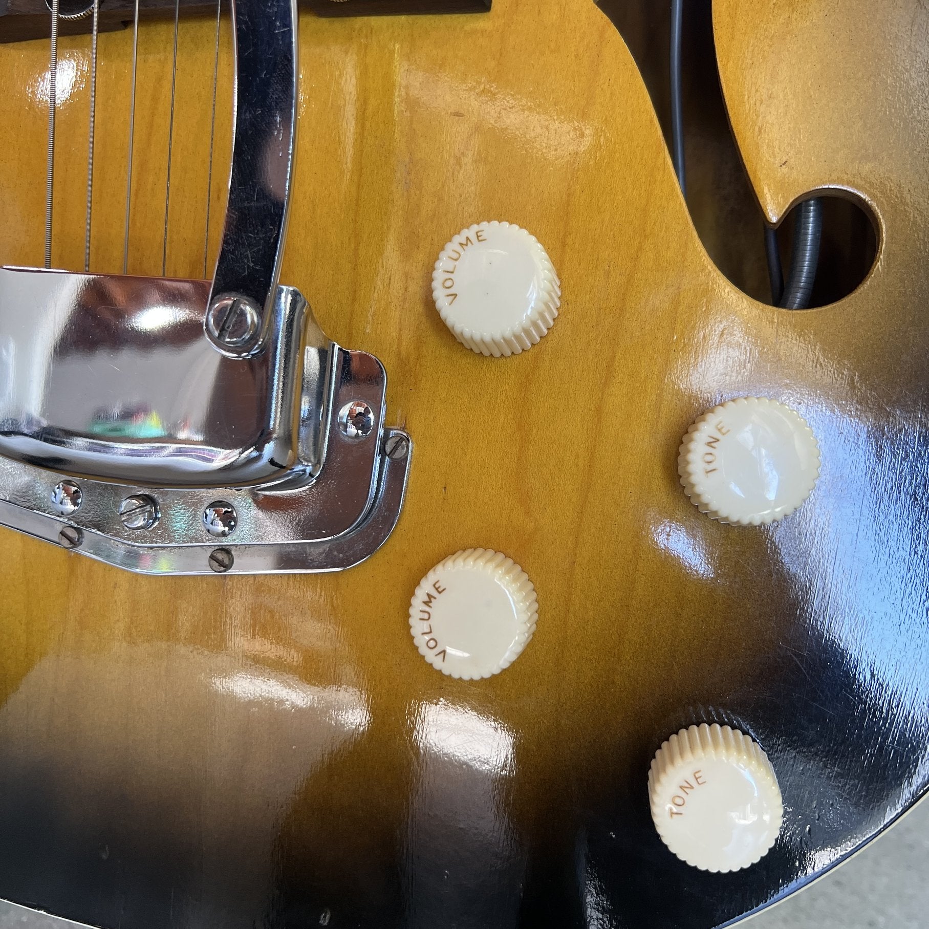 Vintage 1966/67 Silvertone 1439 Hollowbody Guitar