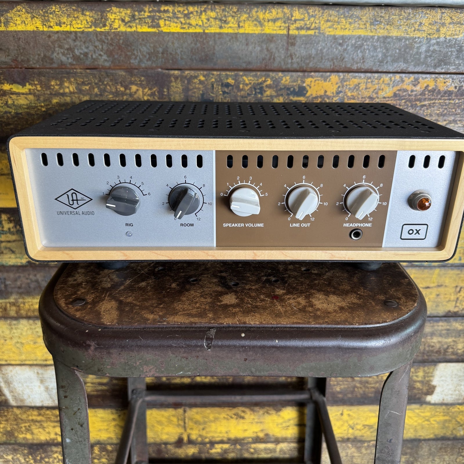 Universal Audio OX Stomp Dynamic Speaker Emulator