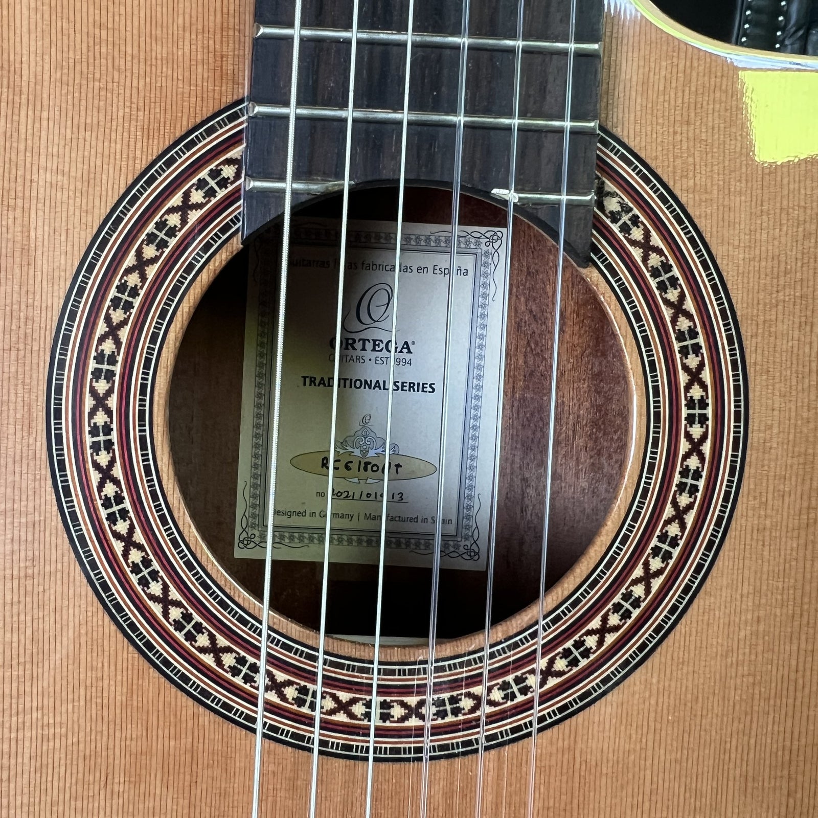 Ortega Guitars RCE180GT Thinline