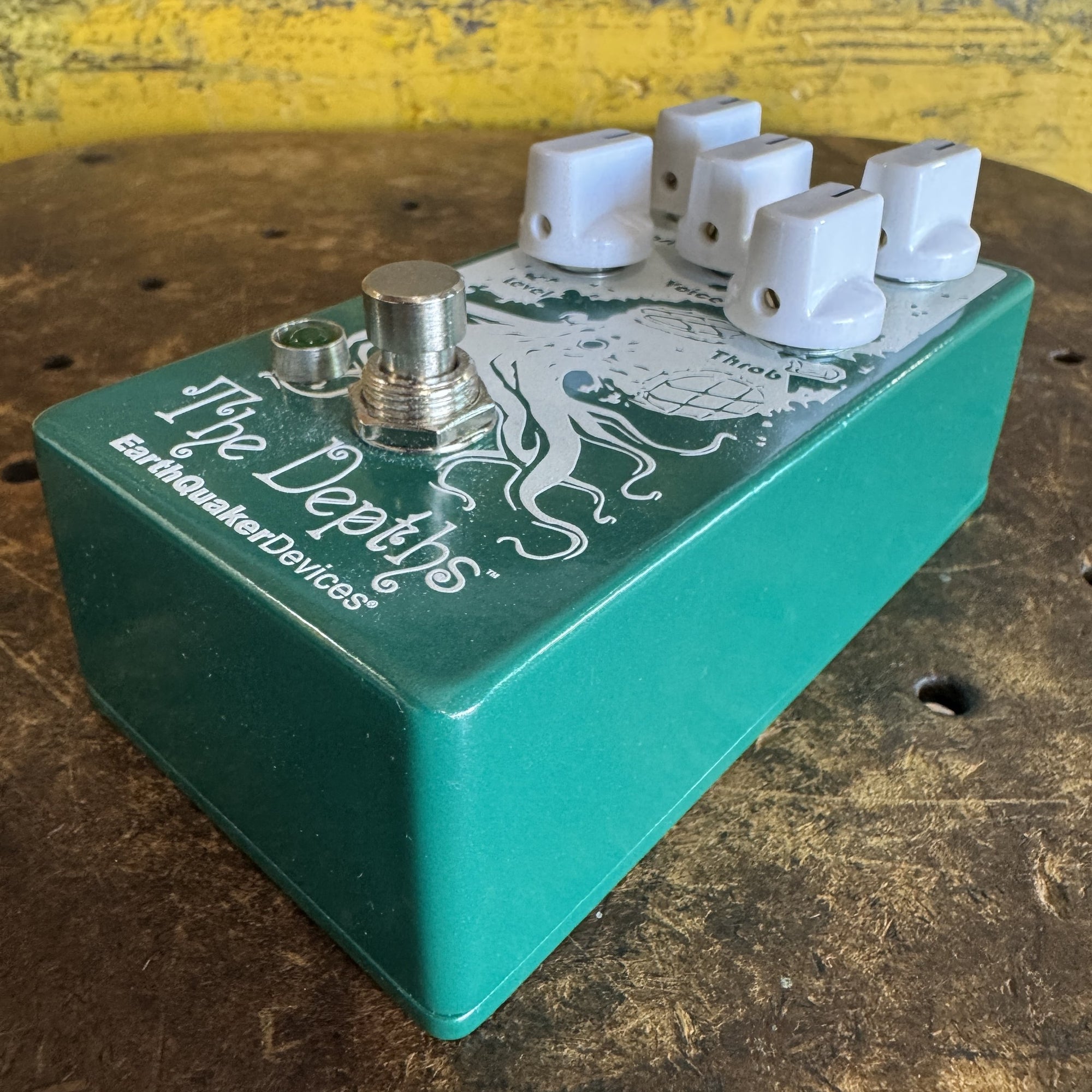 EarthQuaker Devices The Depths V2