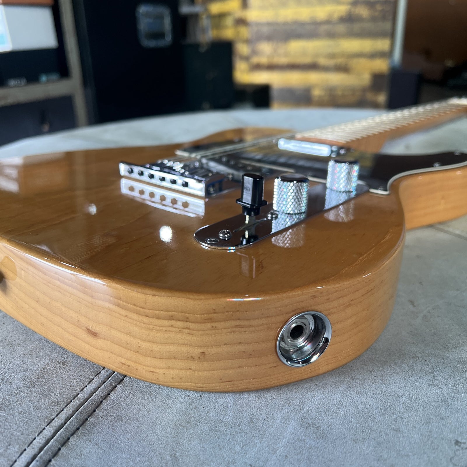 2006 Fender Custom Shop American Custom Telecaster – Natural with Figured Flame Maple Neck (7lbs 3.3oz)