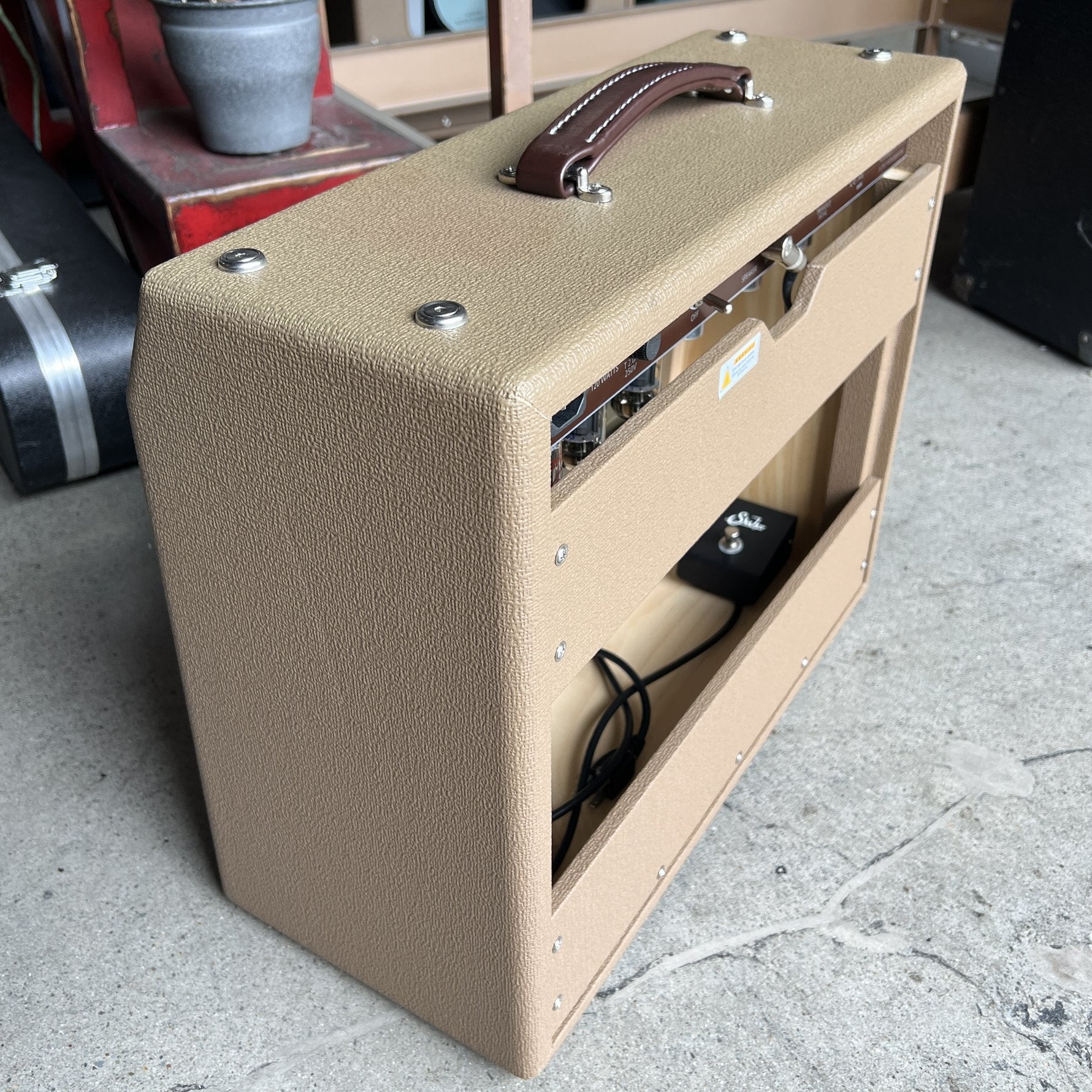 Suhr Hombre 2-Channel 18-Watt 1x12" Guitar Combo