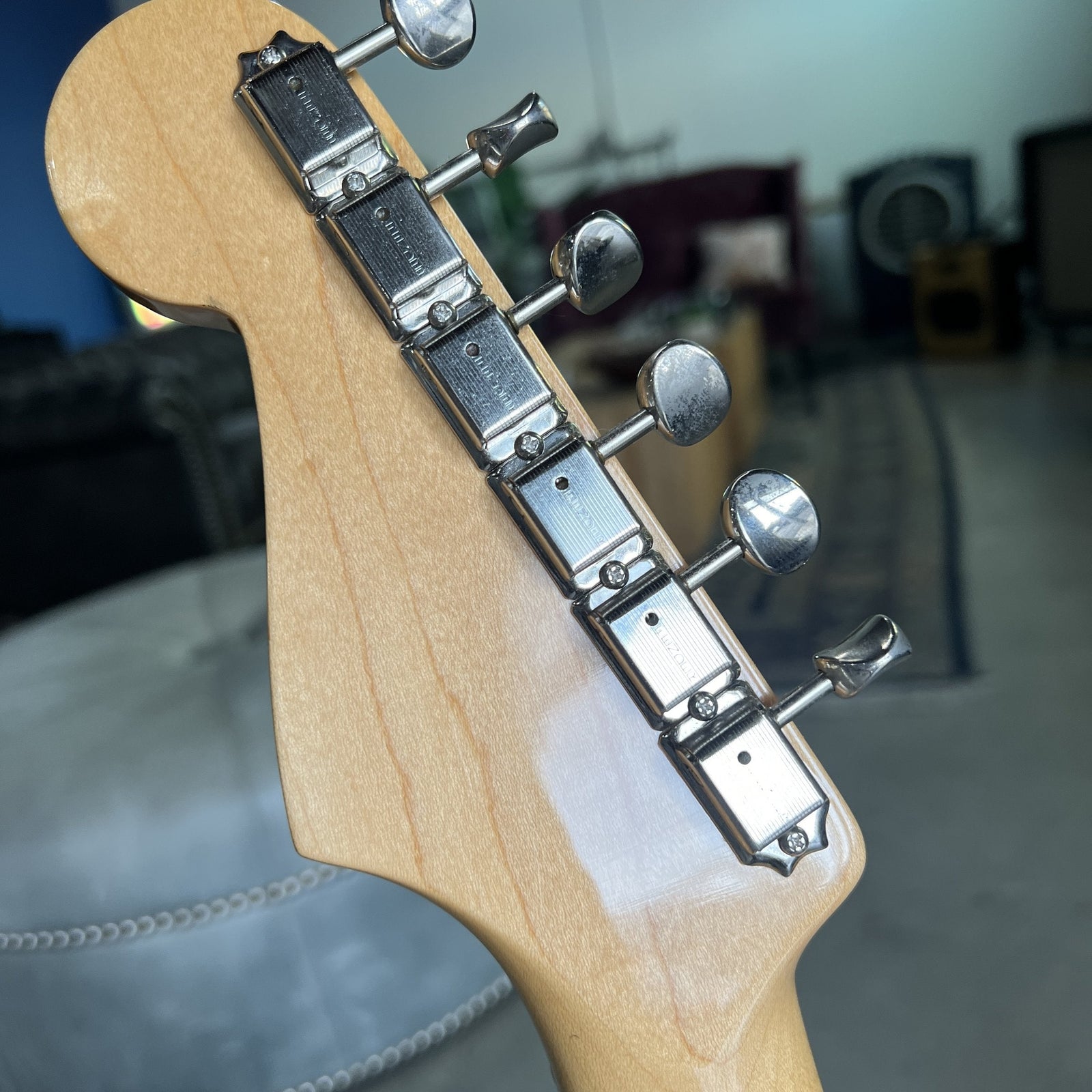 Fender American Vintage '65 Stratocaster, Round-Lam Rosewood Fingerboard, Olympic White