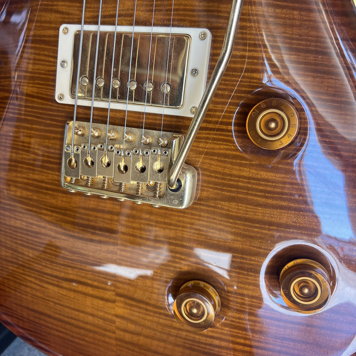 2006 PRS Custom 22 Figured Flame Maple Top - Bird Inlays & Gold Hardware