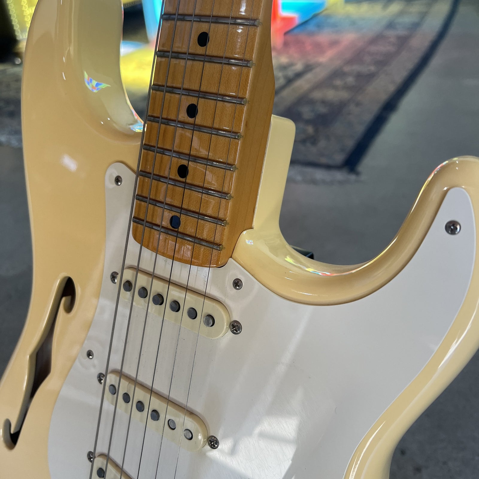 2018 Fender Eric Johnson Signature Stratocaster Thinline - Vintage White
