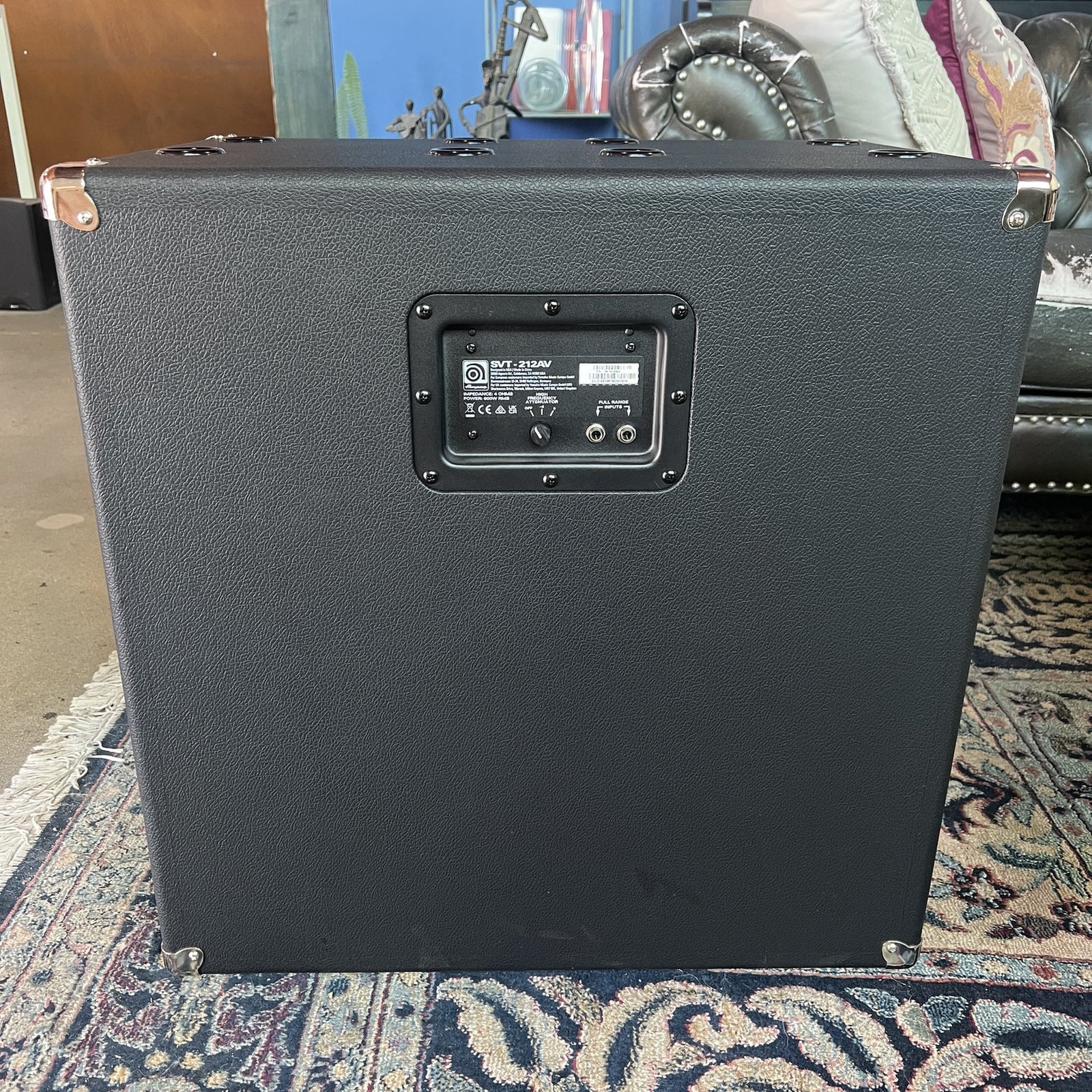 Ampeg SVT-212AV 600-Watt 2x12" Bass Speaker Cabinet - Black (Excellent Condition)
