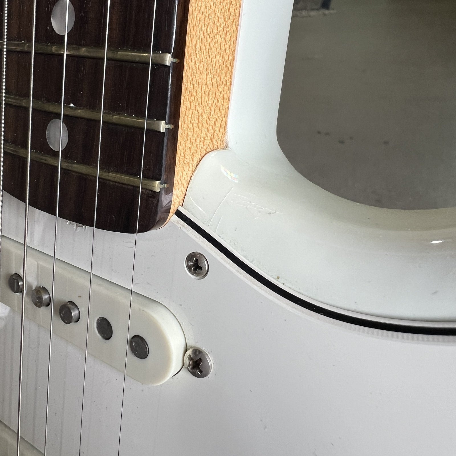 Fender American Vintage '65 Stratocaster, Round-Lam Rosewood Fingerboard, Olympic White