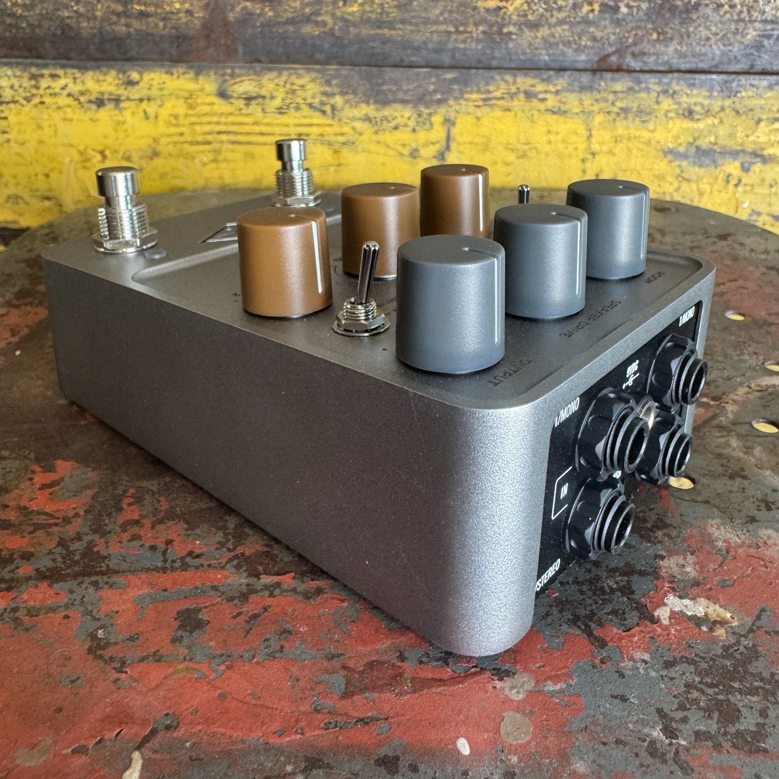 Universal Audio OX Stomp Dynamic Speaker Emulator