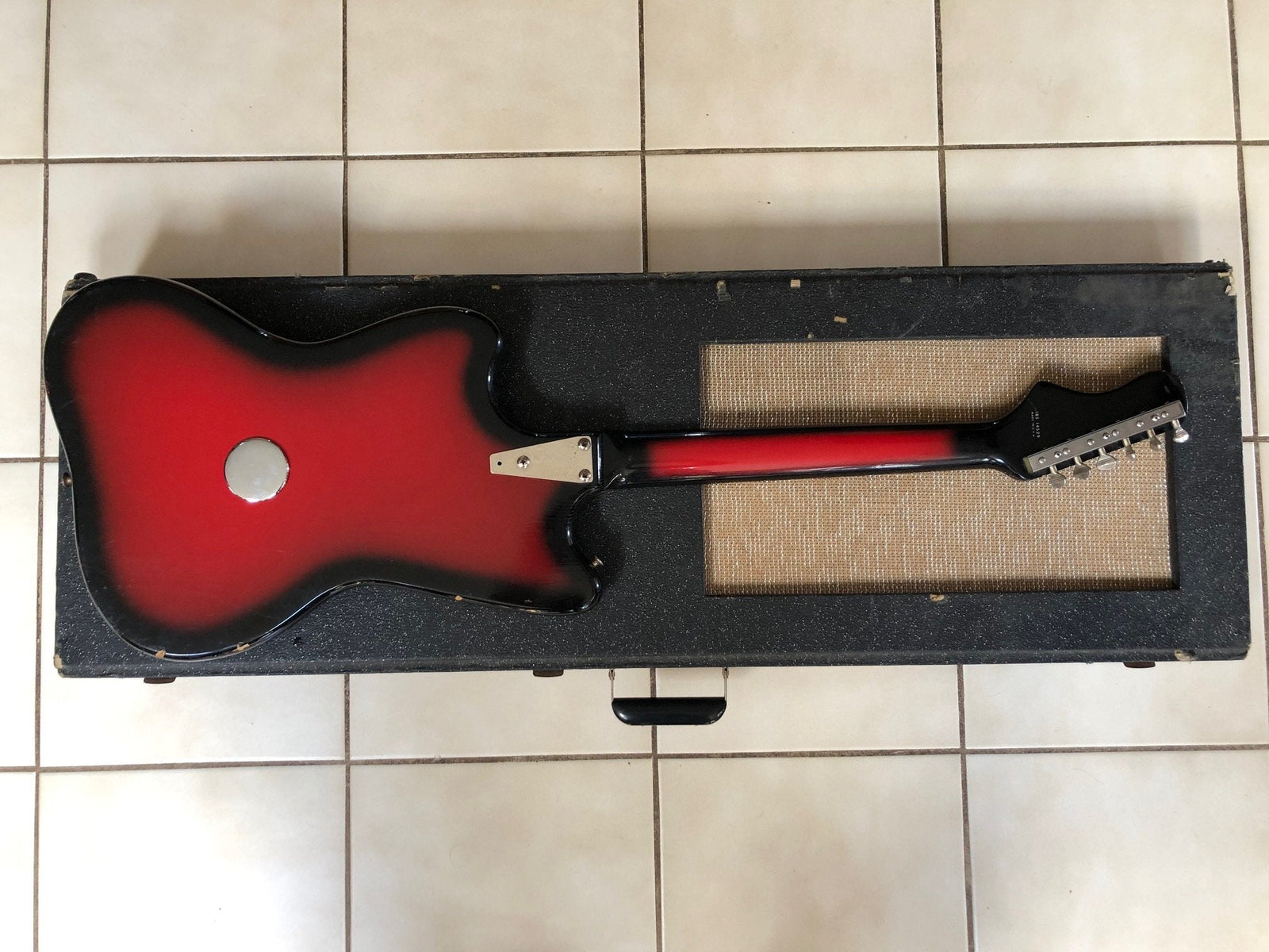 Vintage 1960’s Silvertone 1452 Hornet Guitar in Amp Case