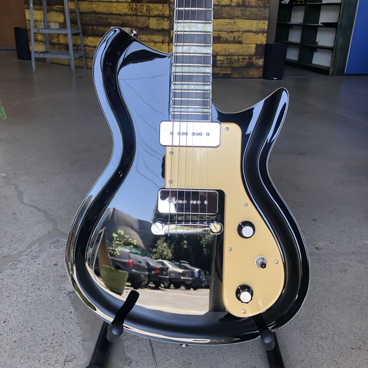 Rivolta Guitars Combinata VII - Toro Black