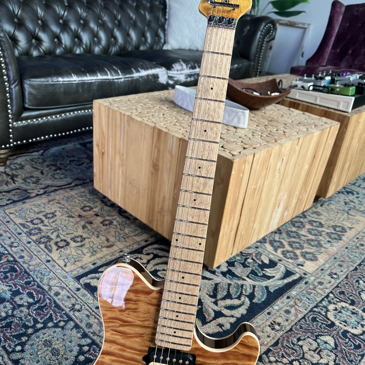 Ernie Ball Family Reserve Music Man Axis Double Trouble - Quilted Translucent Gold