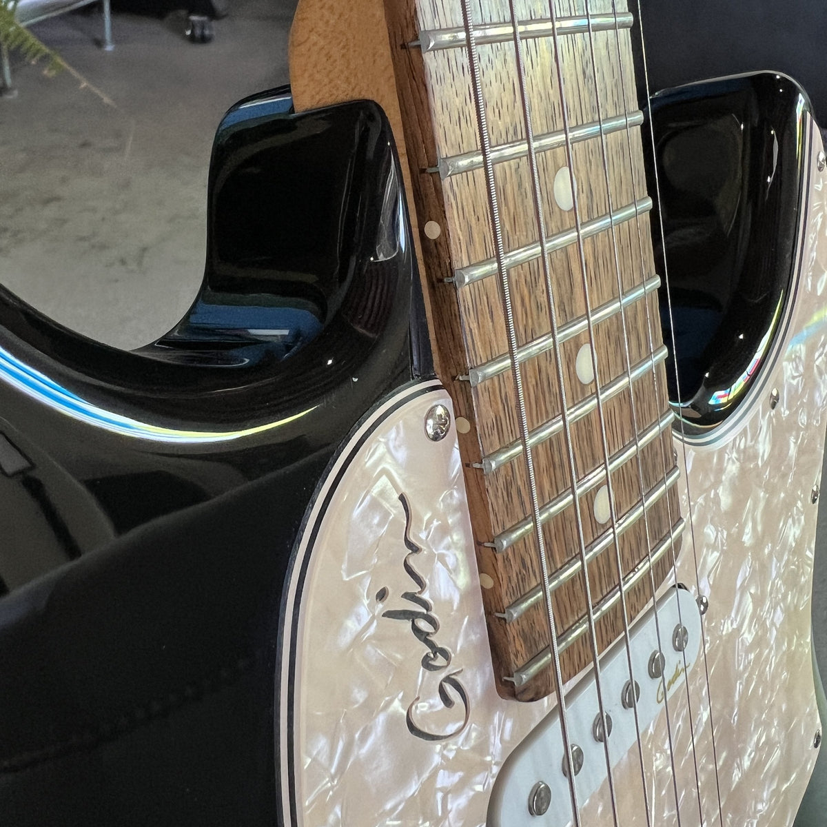 2019 Godin Session LTD - Black