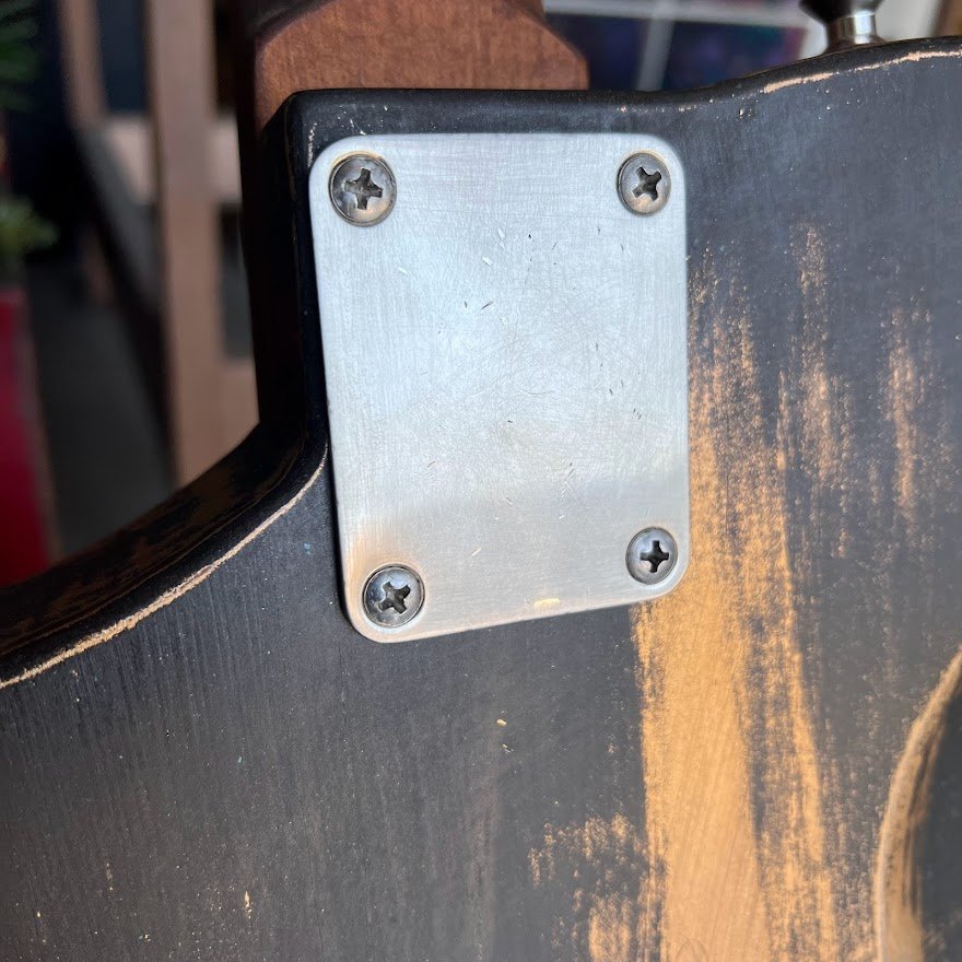 Kauer Guitars Korona - Distressed Black over Gold - #264