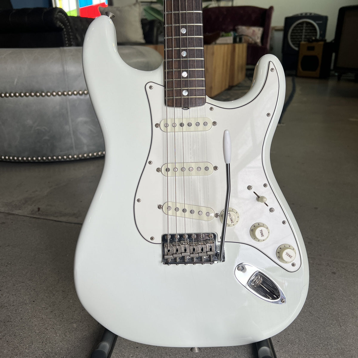 Fender American Vintage '65 Stratocaster, Round-Lam Rosewood Fingerboard, Olympic White