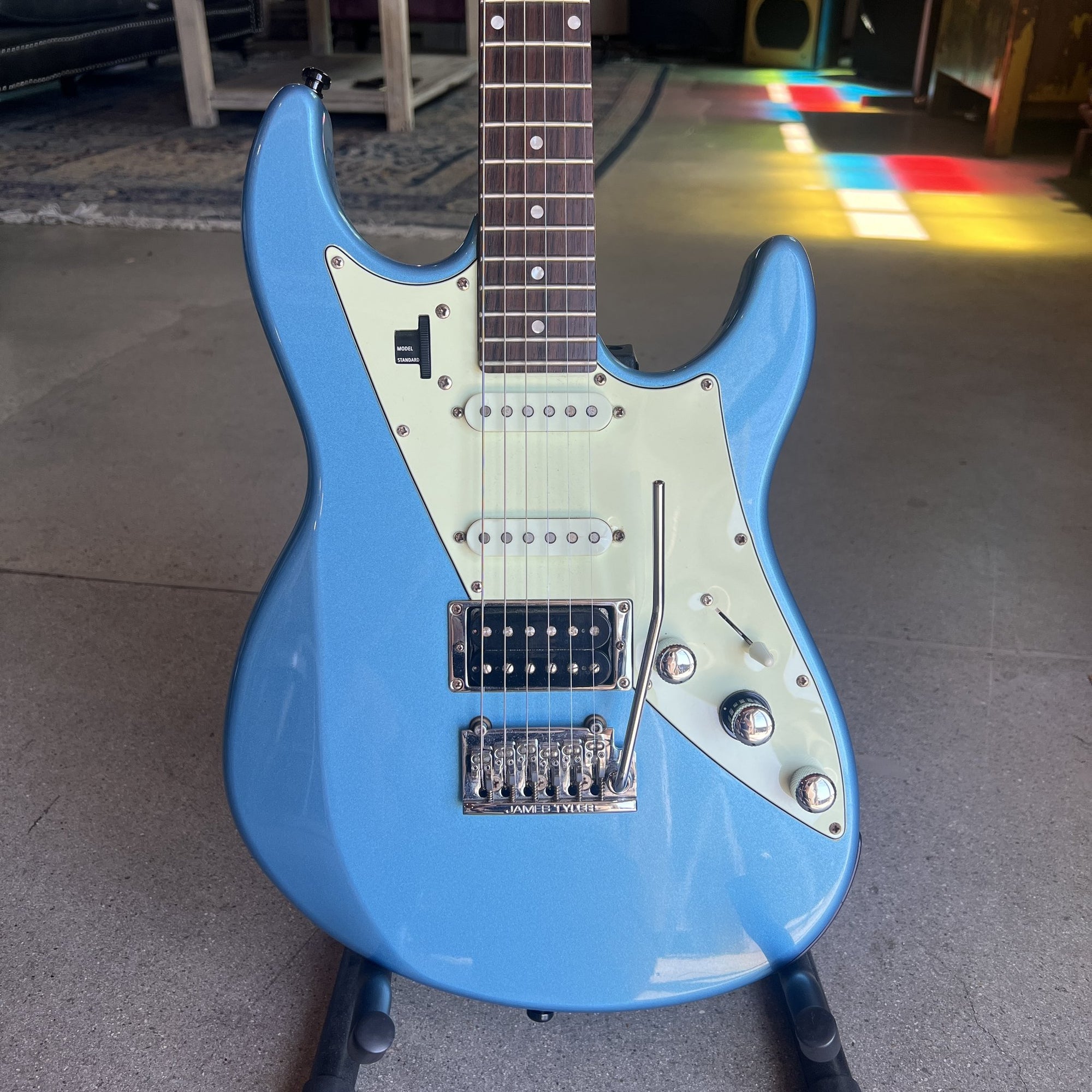 Line 6 JTV-69 James Tyler Variax Modeling Electric Guitar - Lake Placid Blue